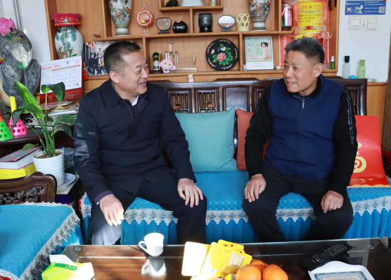 春節(jié)將至，宏河集團(tuán)黨委走訪慰問(wèn)老干部、困難黨員職工1